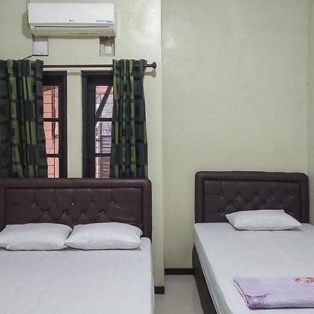 Baitussafar Ummi 1 Syariah Hotel Malang Buitenkant foto