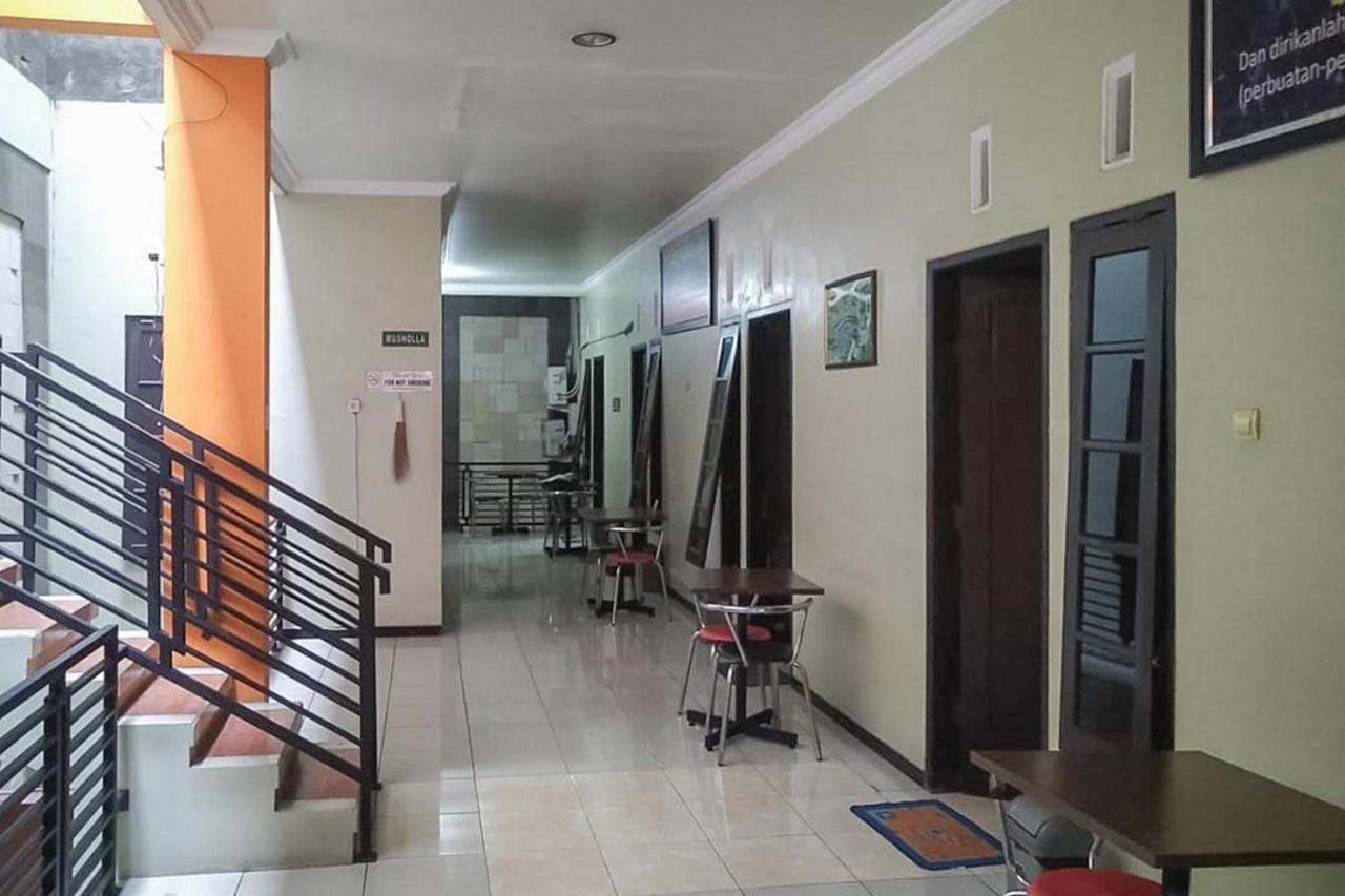 Baitussafar Ummi 1 Syariah Hotel Malang Buitenkant foto