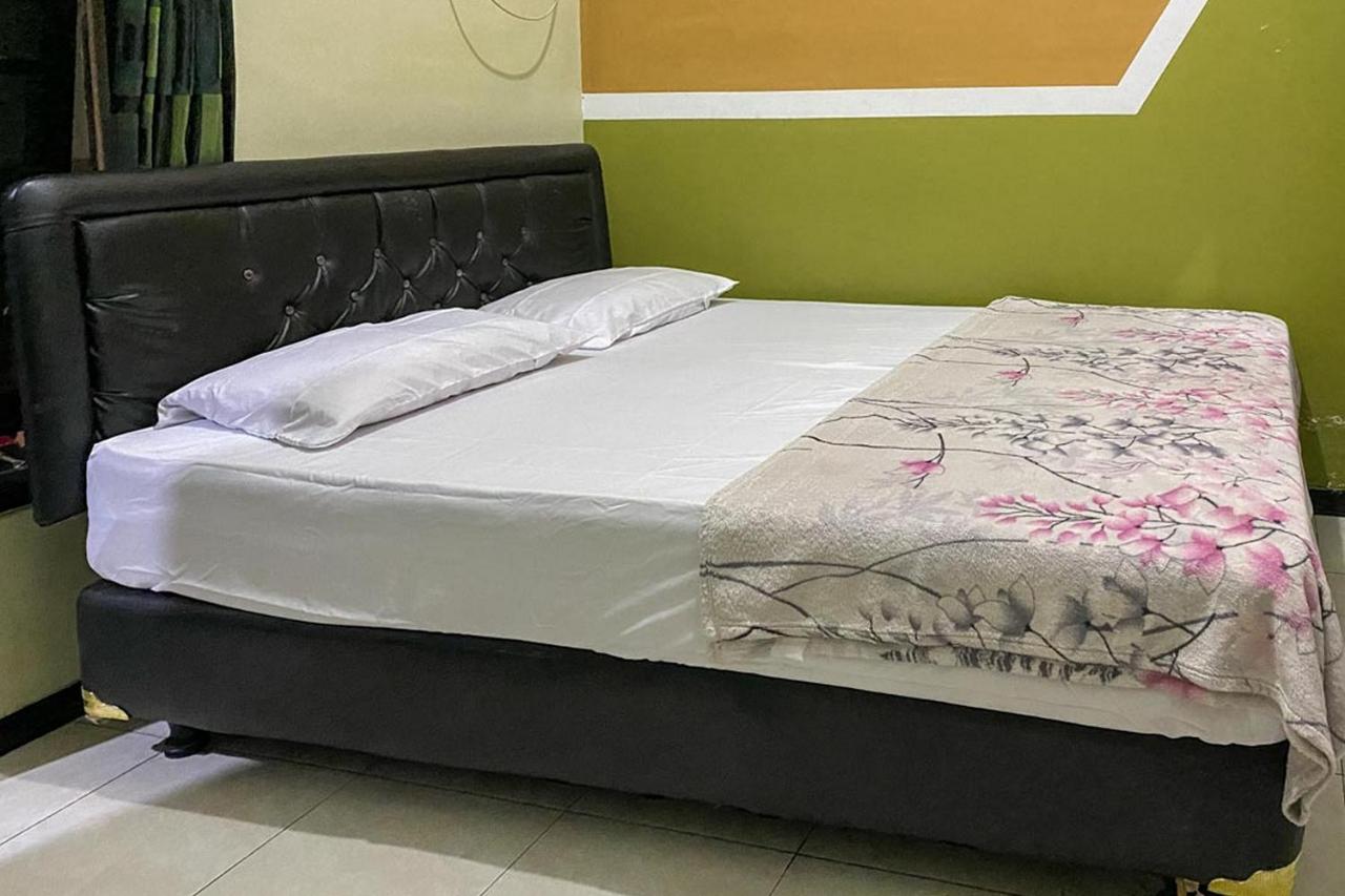 Baitussafar Ummi 1 Syariah Hotel Malang Buitenkant foto